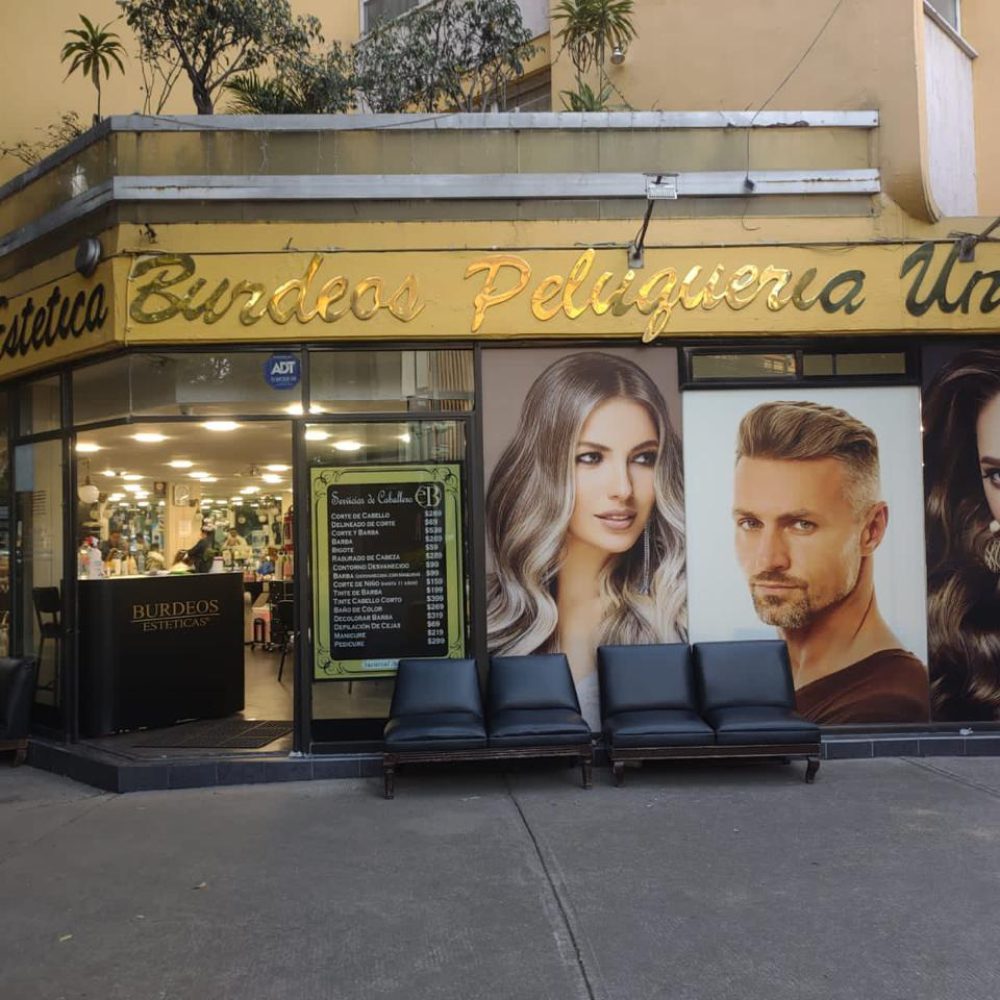 Fachada de Burdeos Amores en Del Valle
